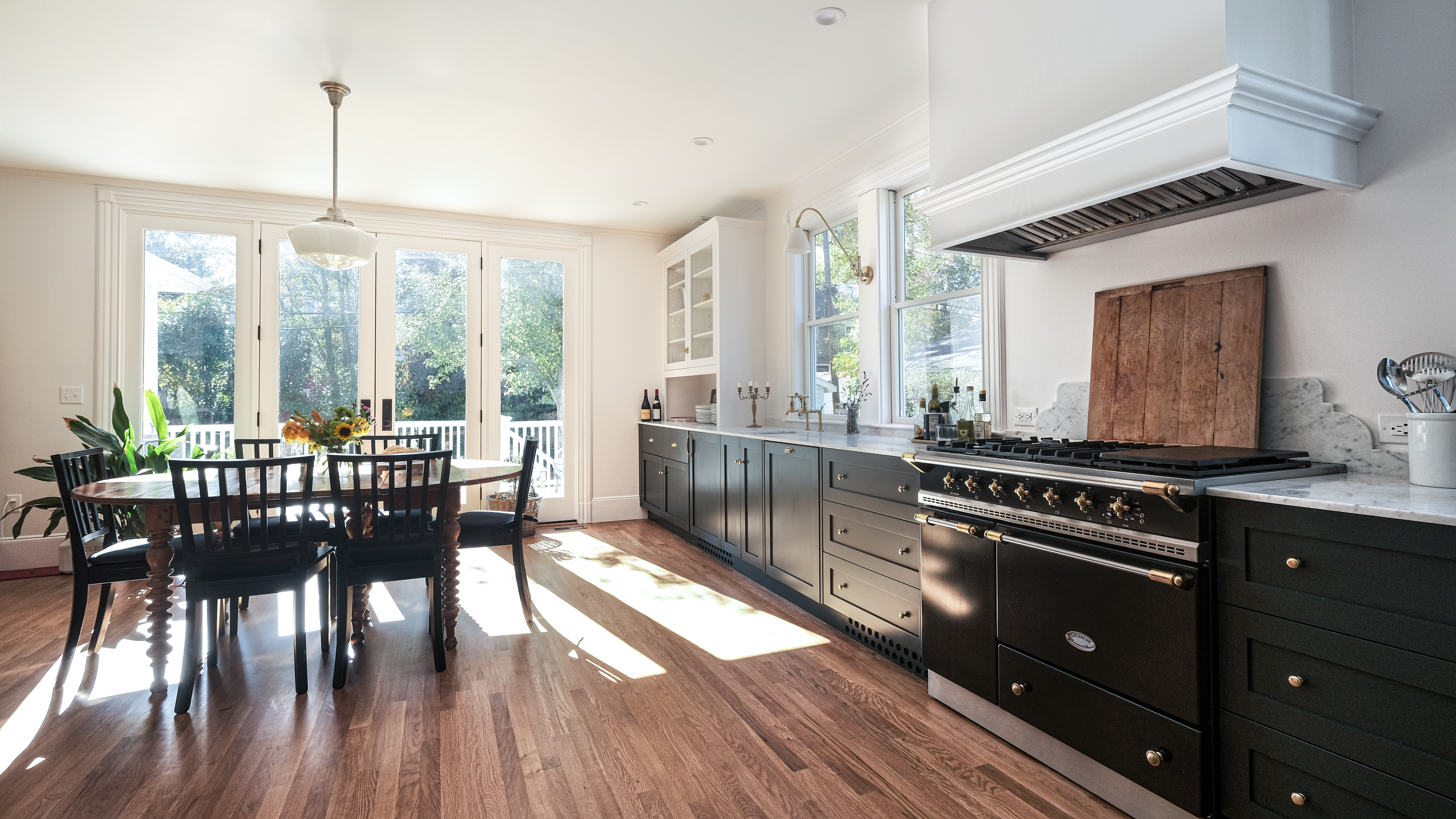 Montclair-Kitchen-dark-cabinets